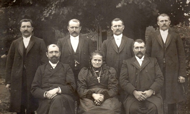 The six Dieryck brothers, 1909